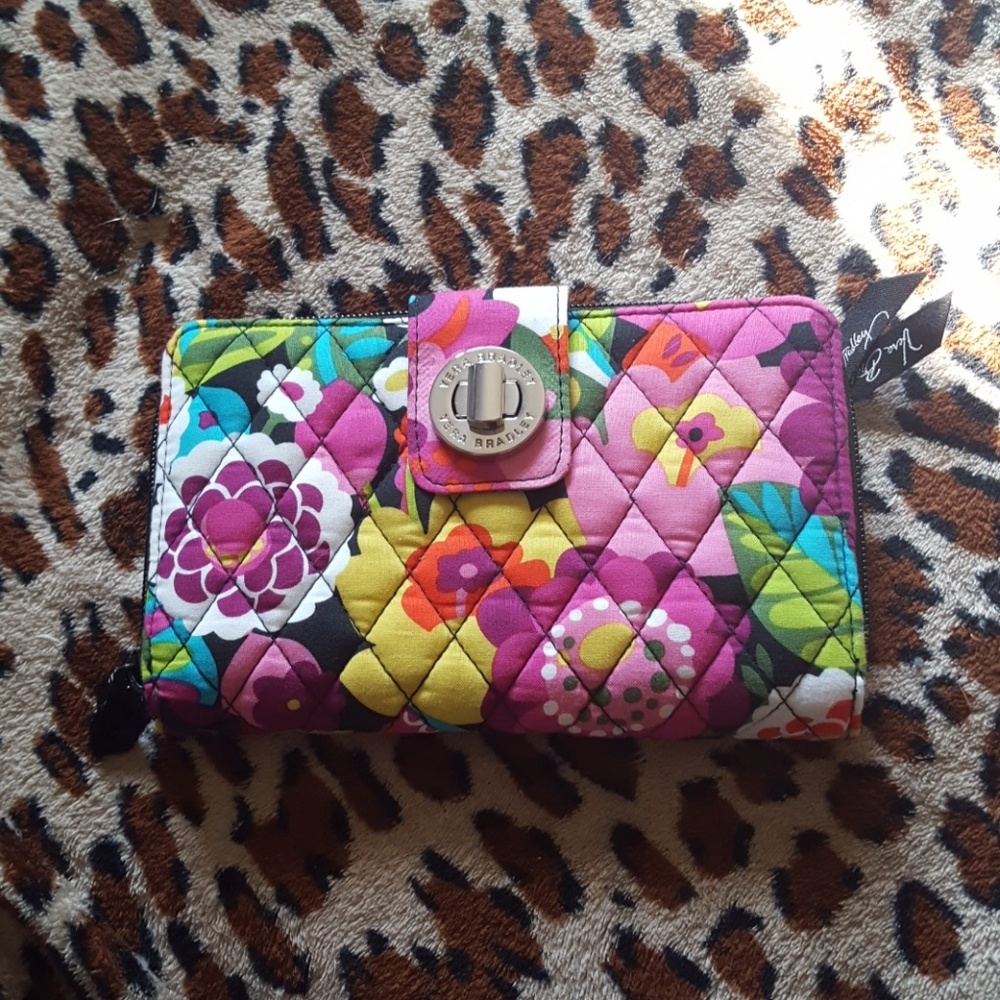 🔥PRICE DROP🔥NWOT Vera Bradley Clasp open wallet